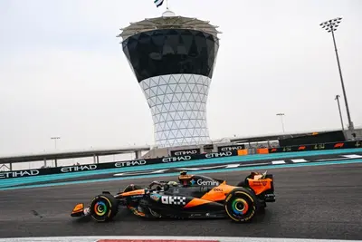 F1. GP Abu Dhabi 2025: Norris imprendibile in FP1, Verstappen vicinissimo. Piastri spia dal muretto per il titolo