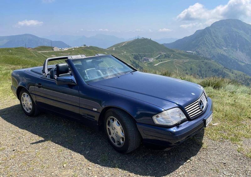 Mercedes-Benz r129  sl320d'epoca del 1995 a Brescia