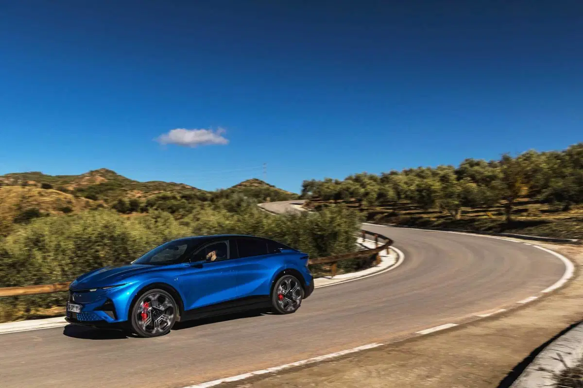 Alpine A390: la sport fastback elettrica da 470 CV che ridefinisce il piacere di guida