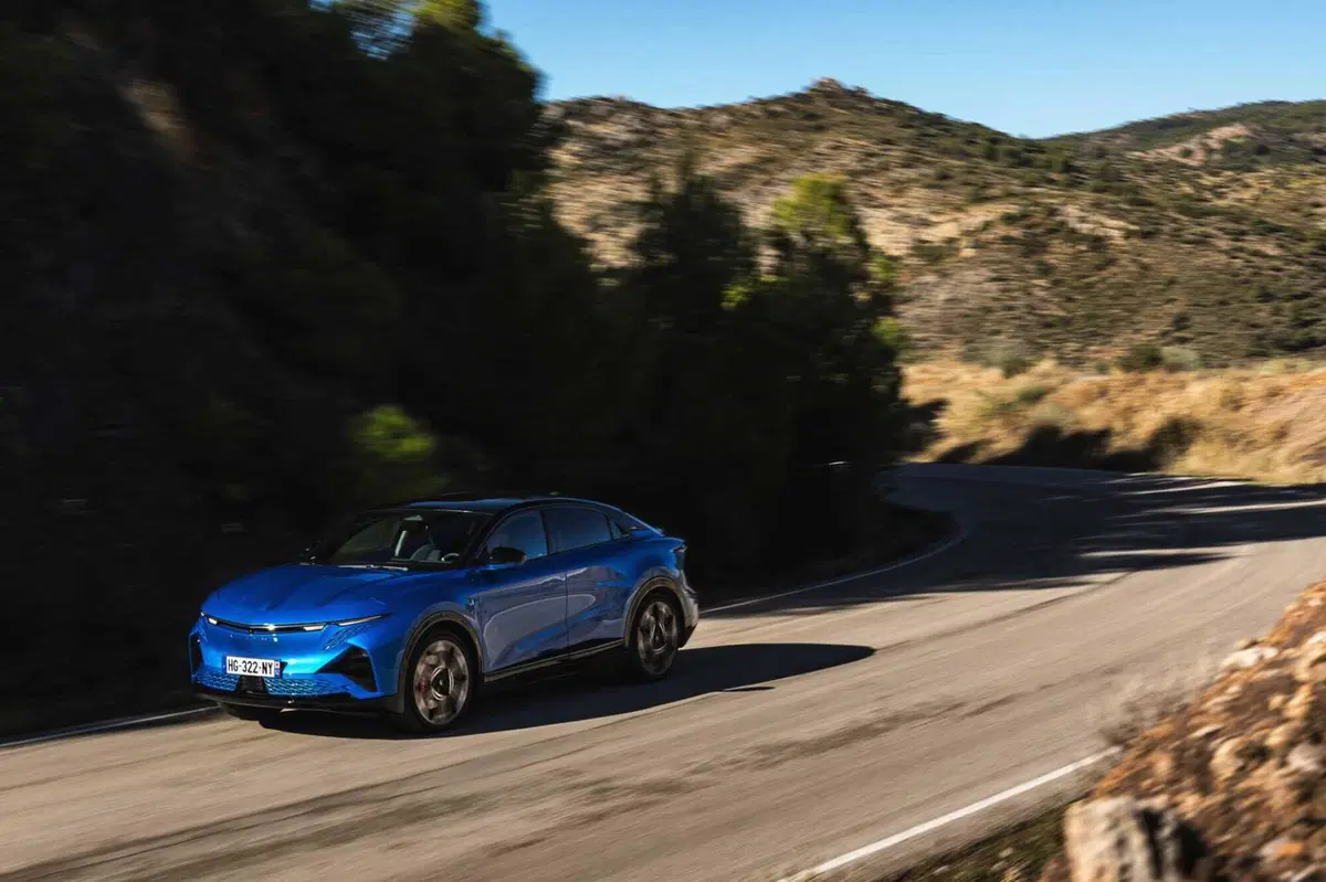 Alpine A390: la sport fastback elettrica da 470 CV che ridefinisce il piacere di guida (3)