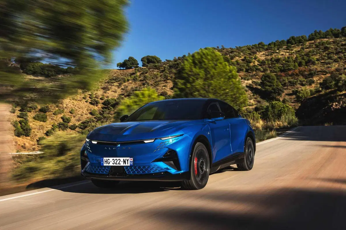 Alpine A390: la sport fastback elettrica da 470 CV che ridefinisce il piacere di guida (5)