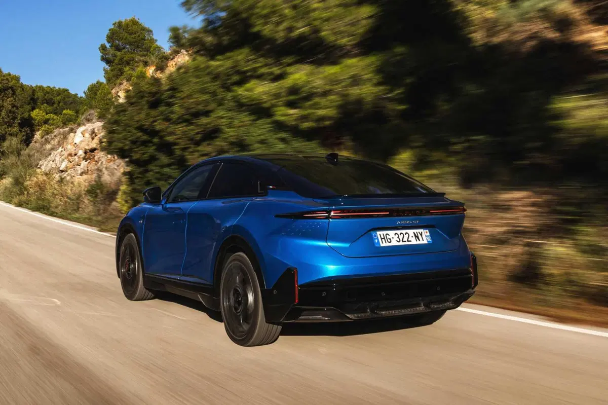 Alpine A390: la sport fastback elettrica da 470 CV che ridefinisce il piacere di guida (6)