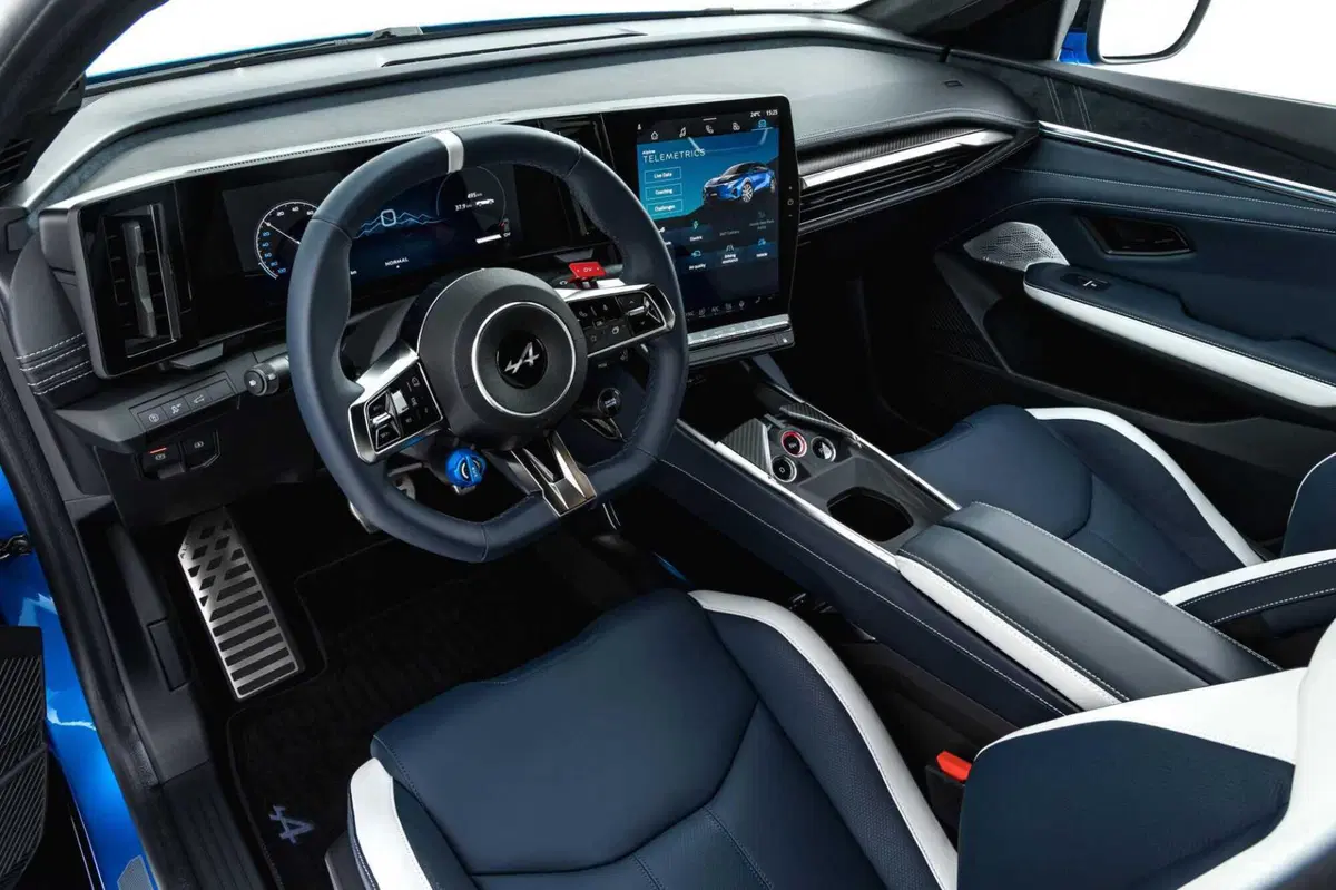 Alpine A390: la sport fastback elettrica da 470 CV che ridefinisce il piacere di guida (16)