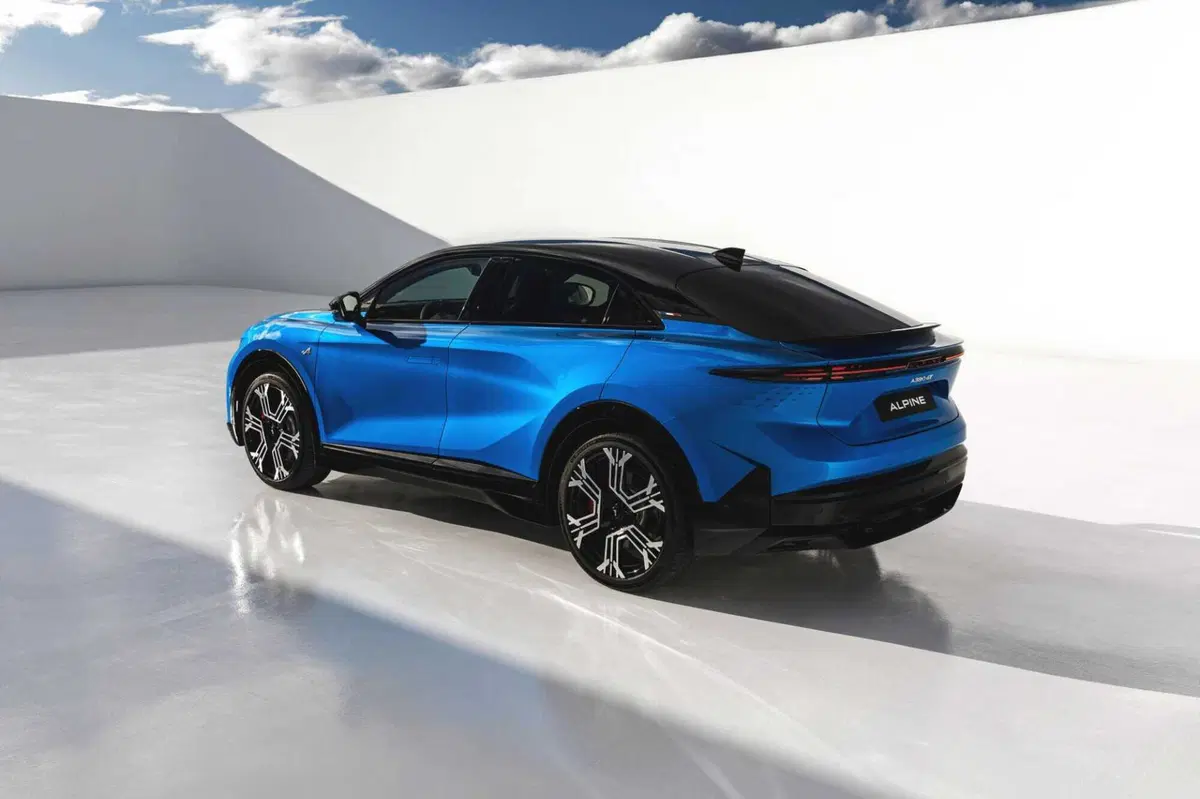 Alpine A390: la sport fastback elettrica da 470 CV che ridefinisce il piacere di guida (22)