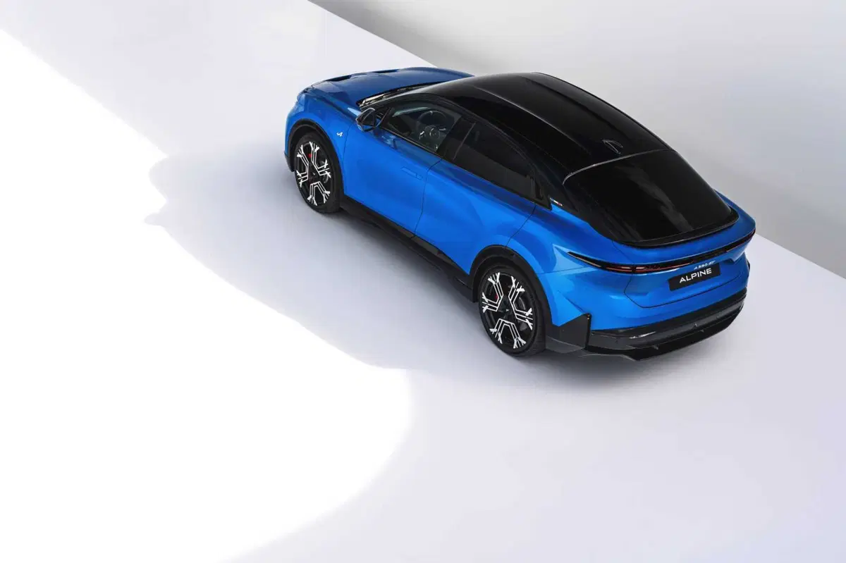 Alpine A390: la sport fastback elettrica da 470 CV che ridefinisce il piacere di guida (25)