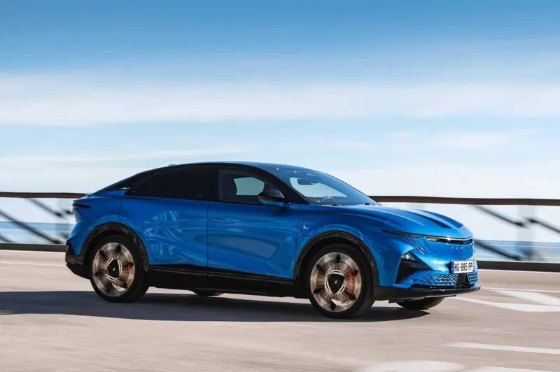 Alpine A390