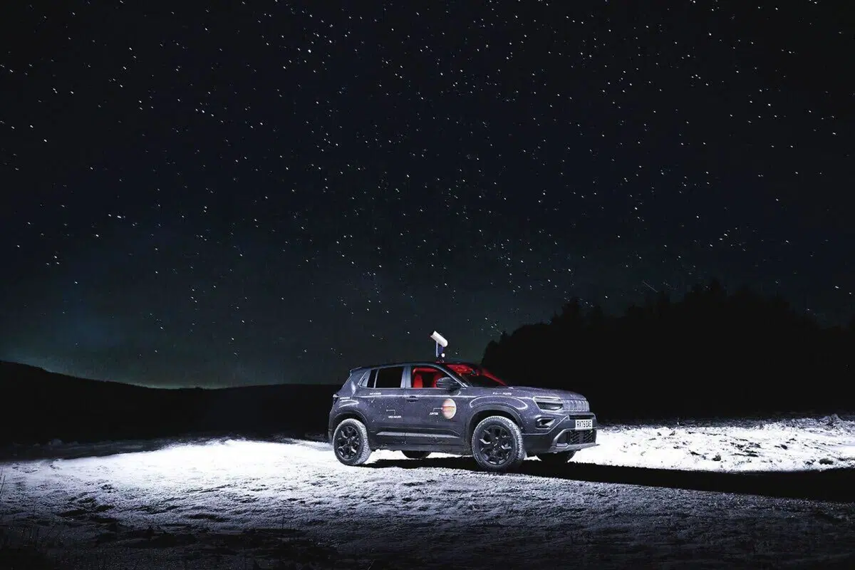 Stellantis, alla scoperta dello spazio profondo: ecco il concept Jeep per osservare il cielo  (7)