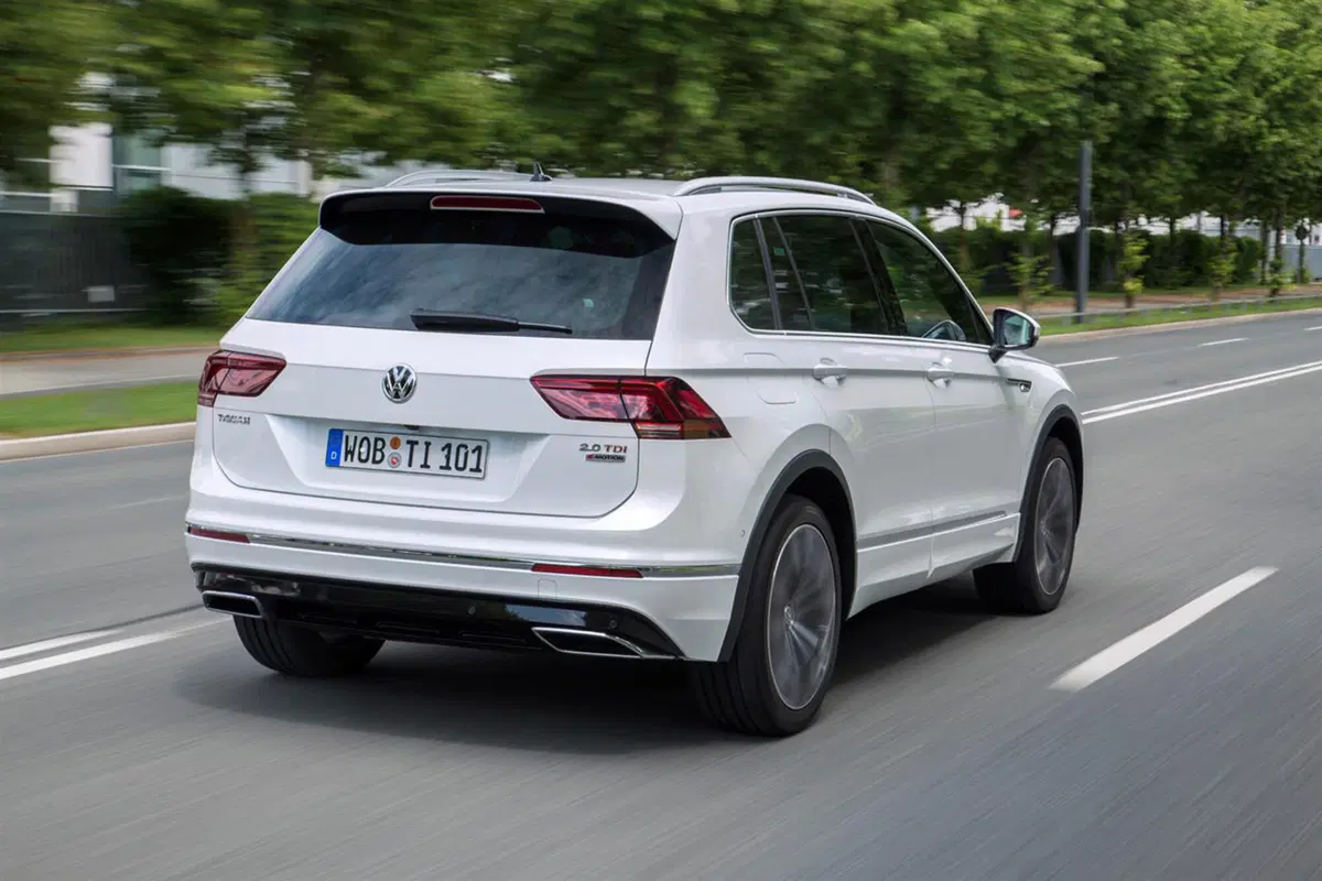 Volkswagen Tiguan R-Line 4motion 2.0 TDI 240 CV (3)