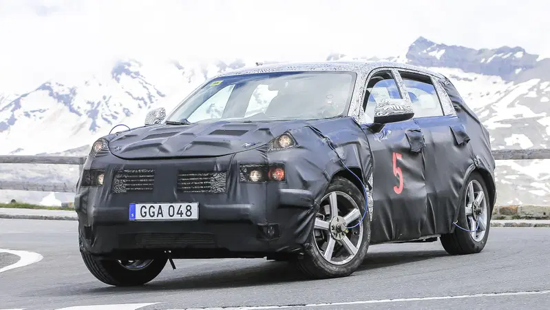 Nuova Geely SUV: lo spy della "cugina" della Volvo XC40