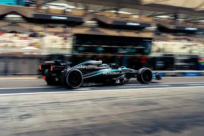F1. GP Abu Dhabi 2025: Russell domina la FP3 su Norris, Verstappen e Piastri. Hamilton nelle barriere: ecco perch&eacute;