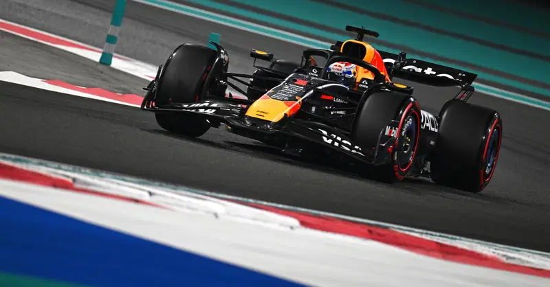 F1. Con la pole ad Abu Dhabi, Max Verstappen cercher&agrave; di prendersi di forza il mondiale che merita
