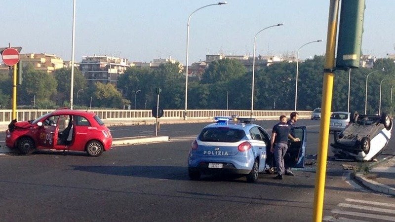 Roma, sharing-incidente: Car2go si scontra con Enjoy