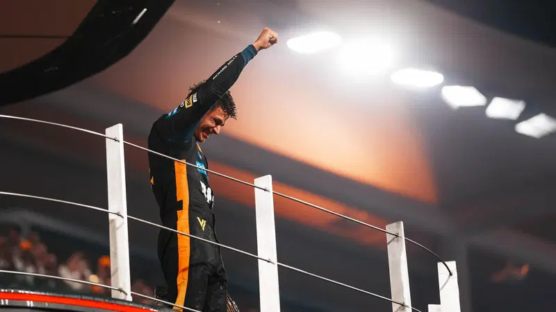 F1. Lando Norris campione del mondo ad Abu Dhabi: il sogno di una vita diventato realt&agrave;