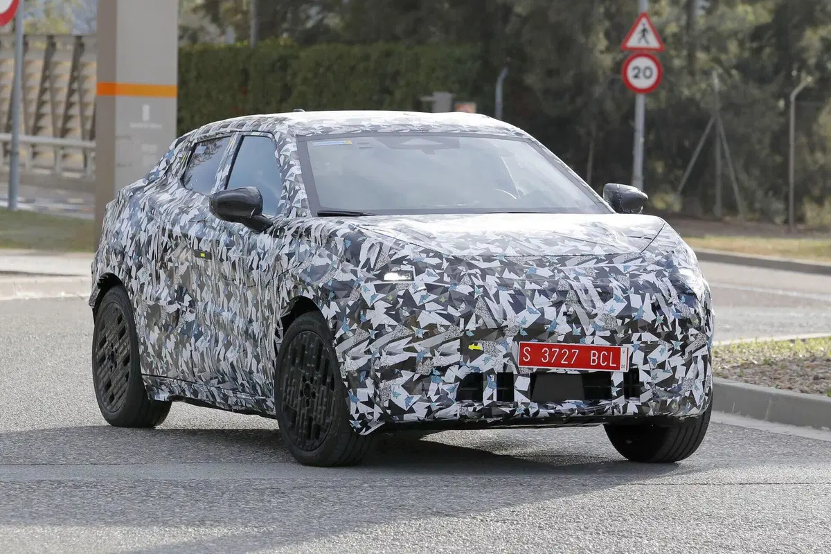 Nuova Juke elettrica 2026: ecco le prime immagini del B-SUV di Nissan [Foto Spia]