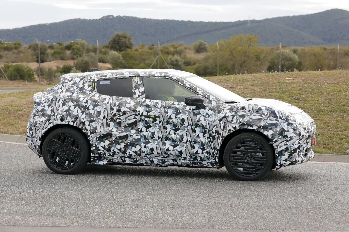 Nuova Juke elettrica 2026: ecco le prime immagini del B-SUV di Nissan [Foto Spia] (6)