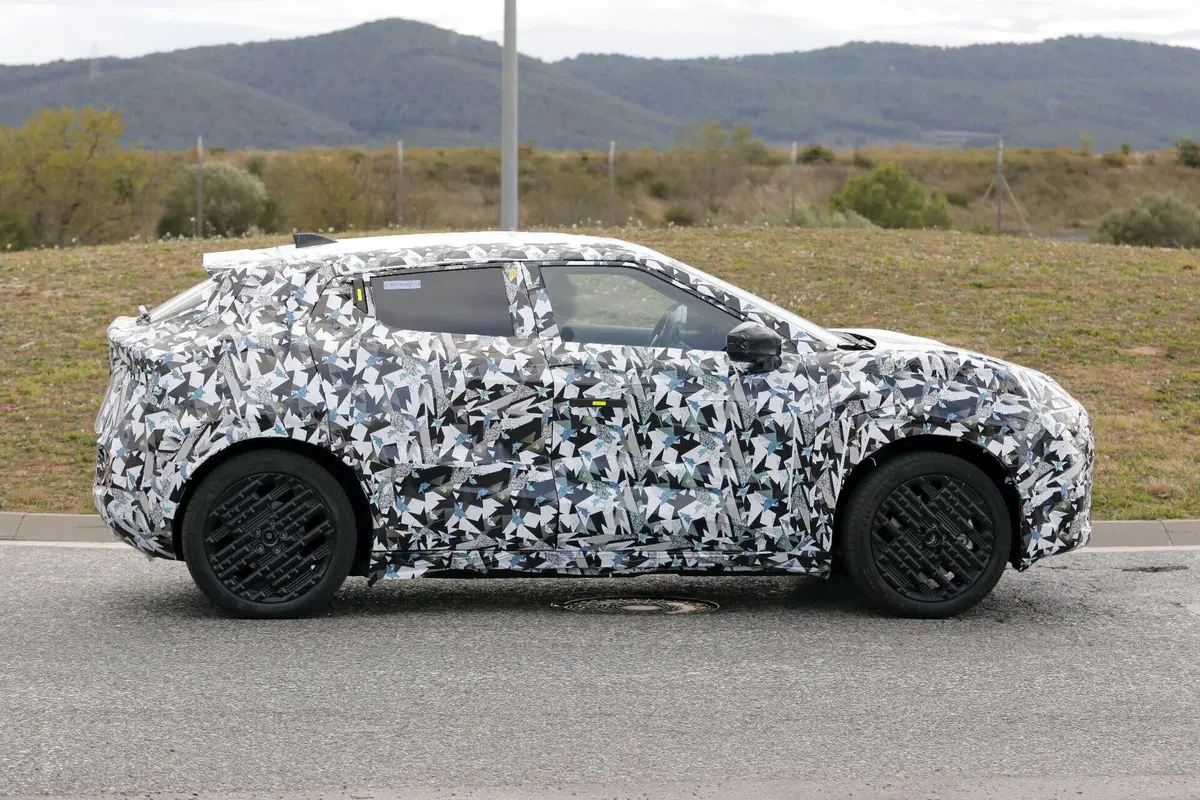Nuova Juke elettrica 2026: ecco le prime immagini del B-SUV di Nissan [Foto Spia] (7)