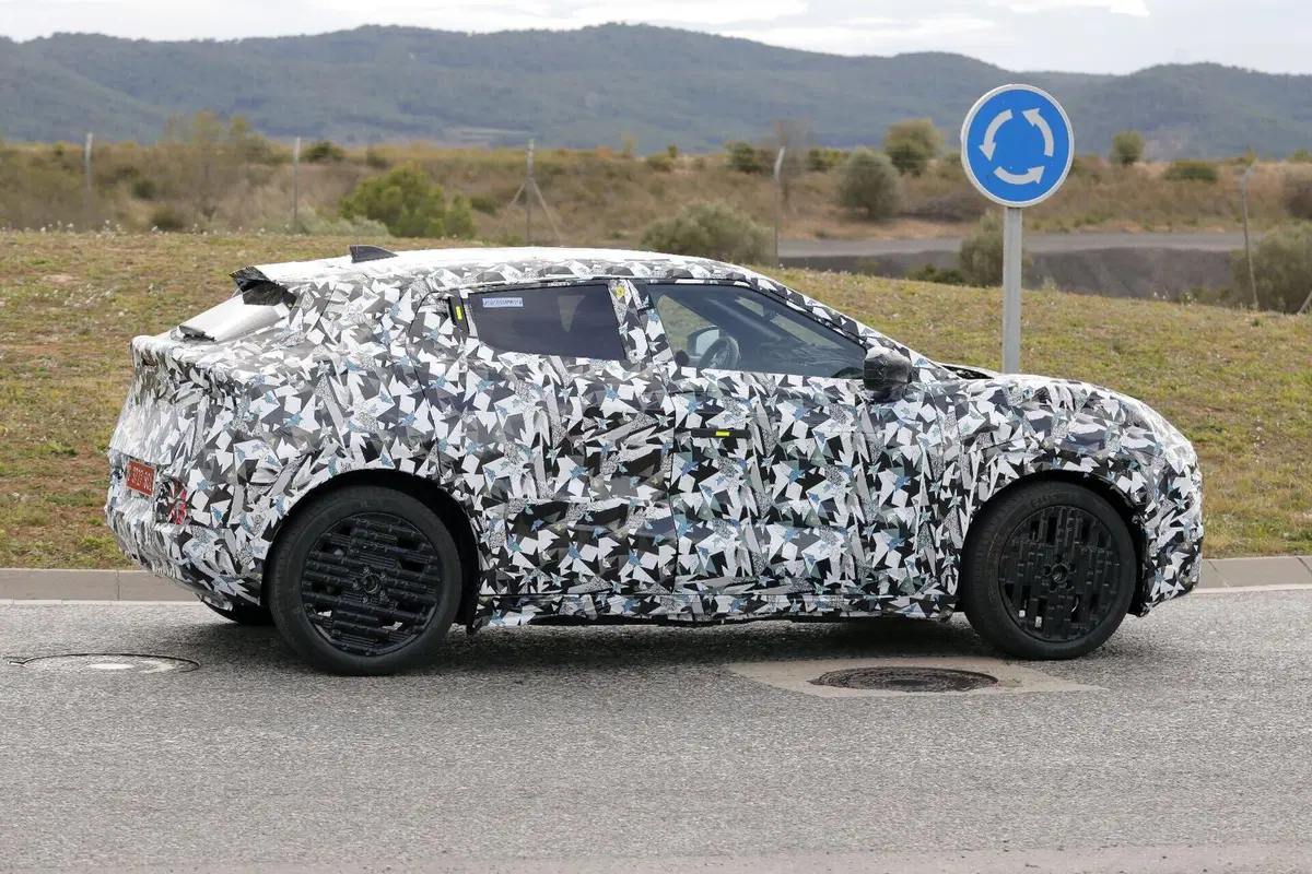 Nuova Juke elettrica 2026: ecco le prime immagini del B-SUV di Nissan [Foto Spia] (8)