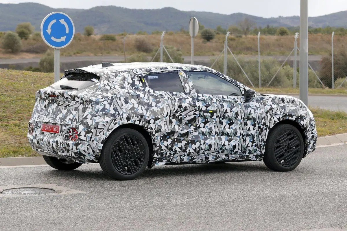 Nuova Juke elettrica 2026: ecco le prime immagini del B-SUV di Nissan [Foto Spia] (9)