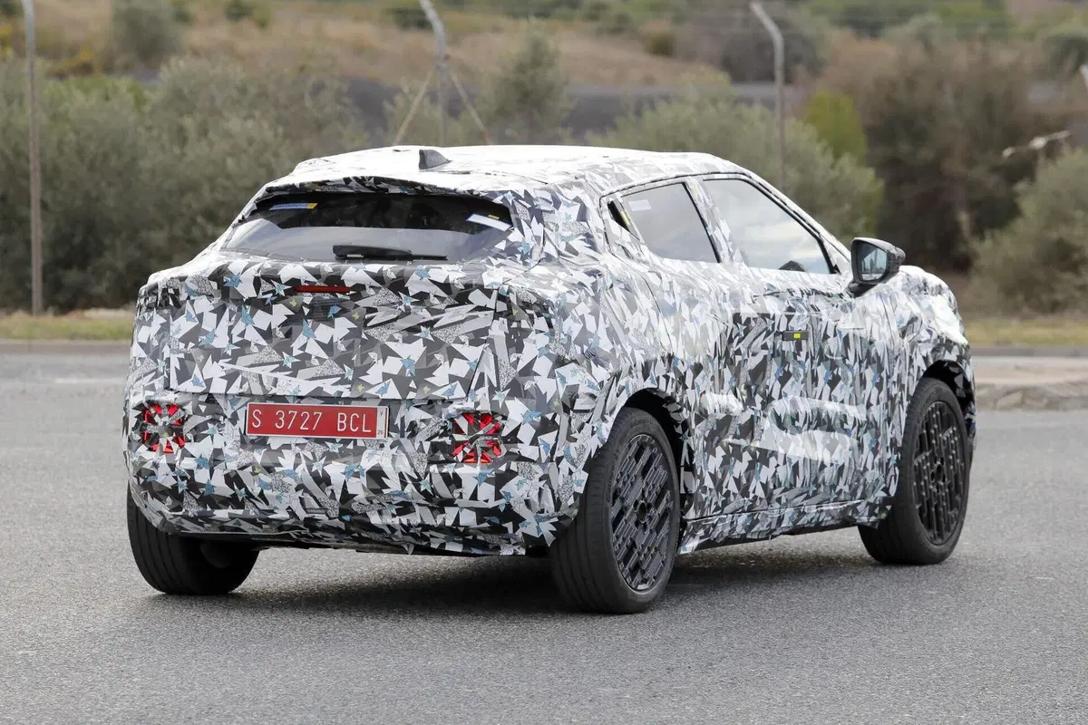 Nuova Juke elettrica 2026: ecco le prime immagini del B-SUV di Nissan [Foto Spia] (11)