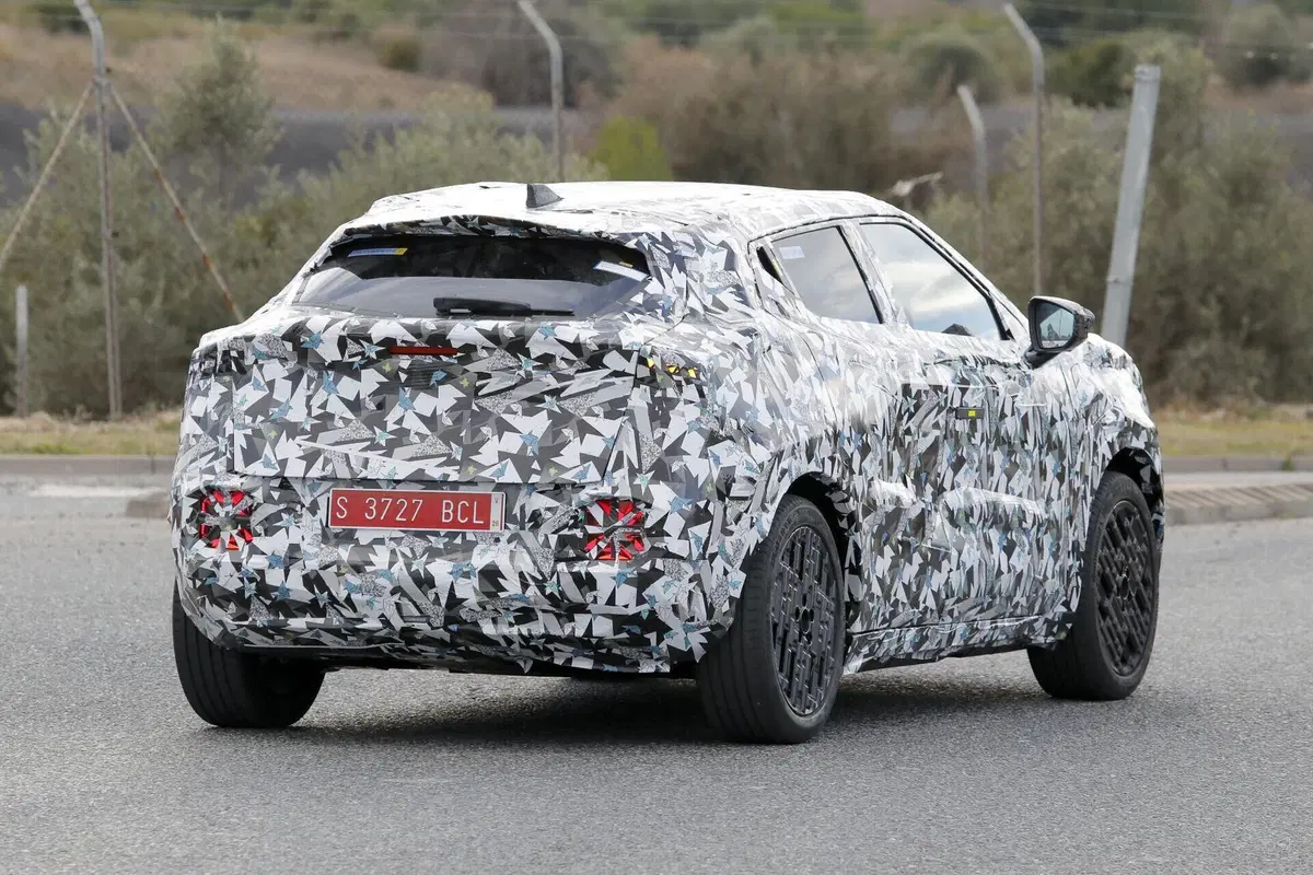 Nuova Juke elettrica 2026: ecco le prime immagini del B-SUV di Nissan [Foto Spia] (12)