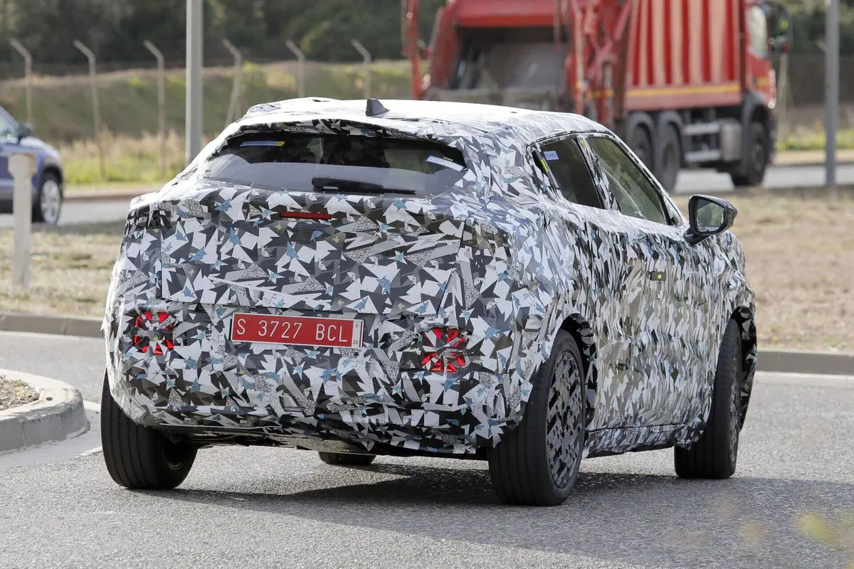 Nuova Juke elettrica 2026: ecco le prime immagini del B-SUV di Nissan [Foto Spia] (13)