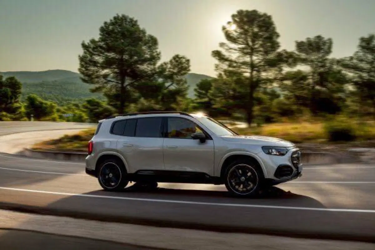 Nuova Mercedes GLB: il SUV a 7 posti si rinnova e diventa elettrico [VIDEO] (9)