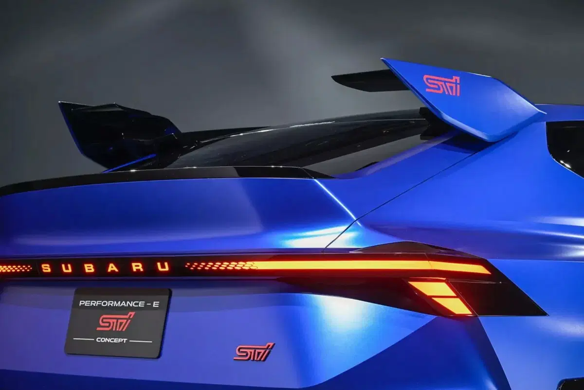 Due STI, ma la scelta spetta a te: Subaru lancia la sfida ai fan (9)