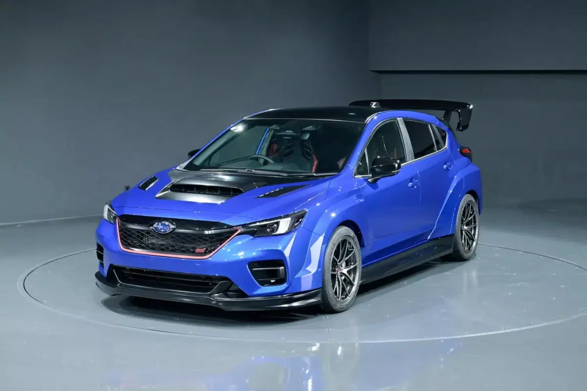 Due STI, ma la scelta spetta a te: Subaru lancia la sfida ai fan