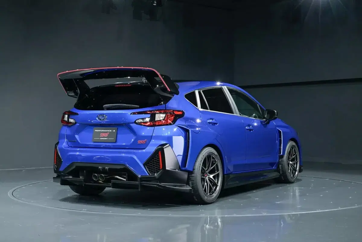 Due STI, ma la scelta spetta a te: Subaru lancia la sfida ai fan (3)
