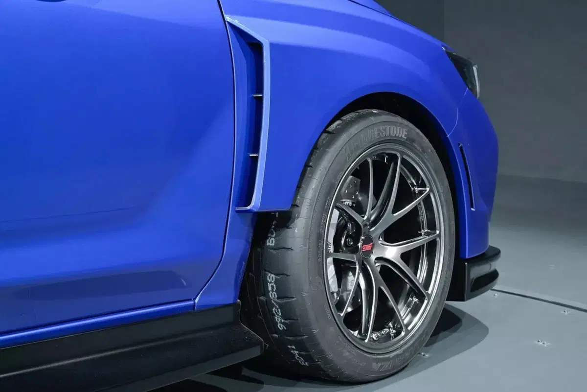 Due STI, ma la scelta spetta a te: Subaru lancia la sfida ai fan (6)