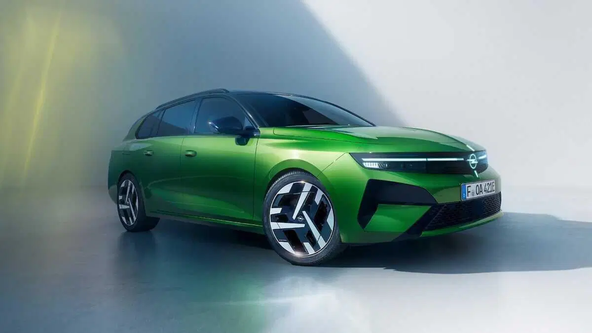 Nuova Opel Astra 2026: debutto mondiale a Bruxelles con 454 km di autonomia elettrica (9)