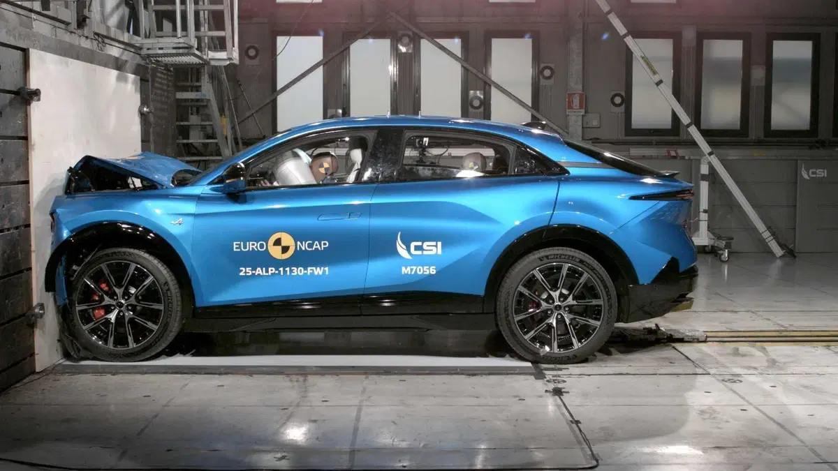Euro NCAP 2025: Alpine A390 e Renault Clio si fermano a 4 stelle  (2)