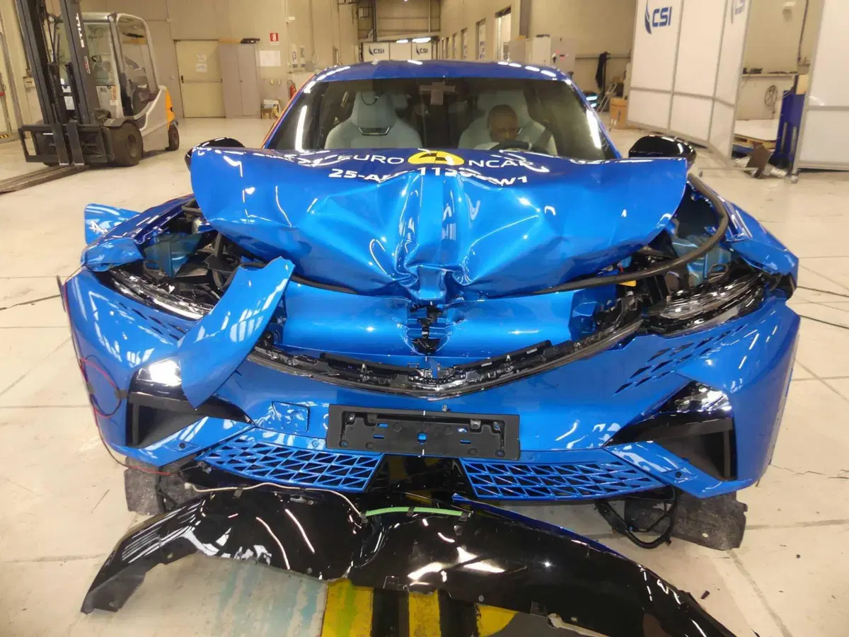 Euro NCAP 2025: Alpine A390 e Renault Clio si fermano a 4 stelle  (3)