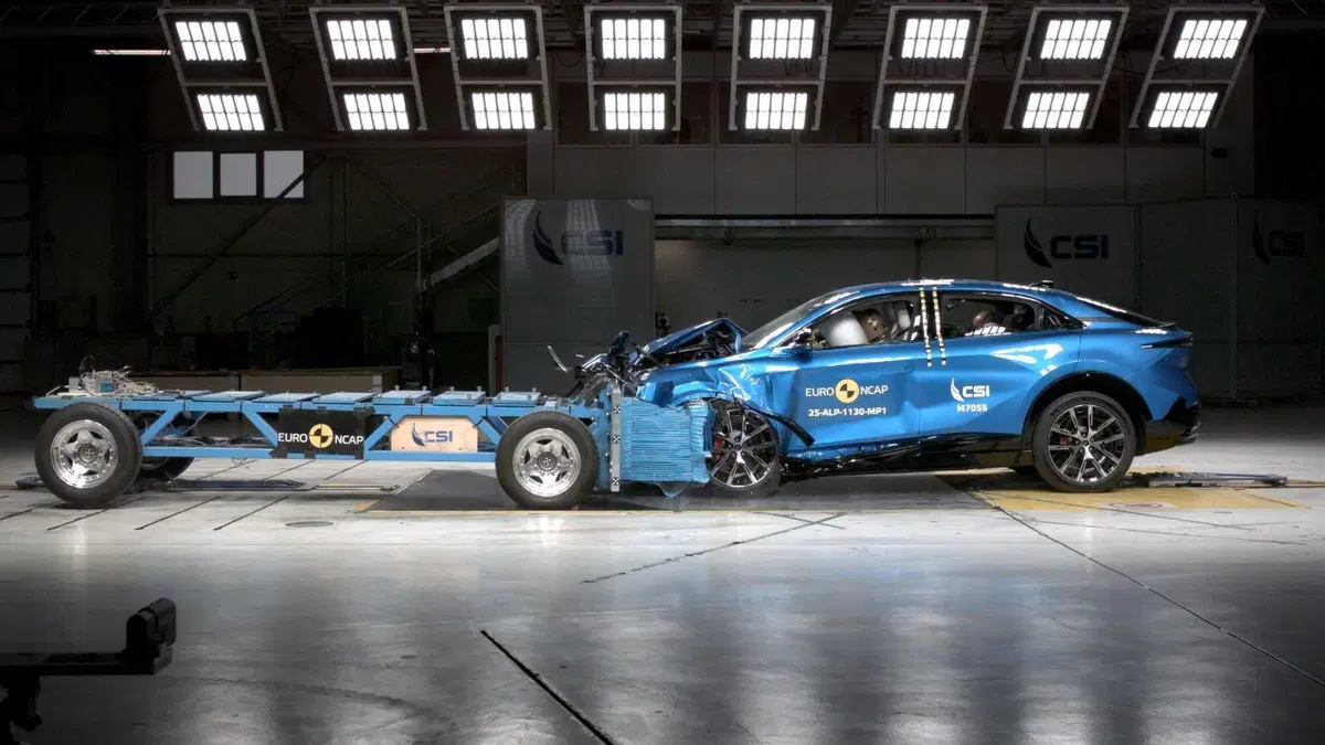 Euro NCAP 2025: Alpine A390 e Renault Clio si fermano a 4 stelle  (4)