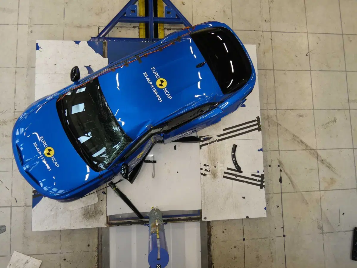 Euro NCAP 2025: Alpine A390 e Renault Clio si fermano a 4 stelle  (8)