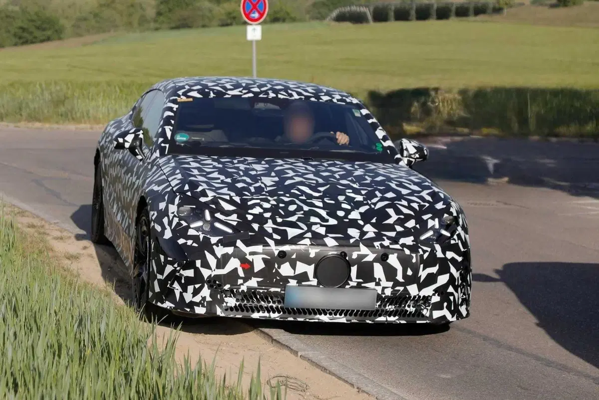 Mercedes-AMG GT elettrica 2026: potenza da hypercar, efficienza da compatta (2)