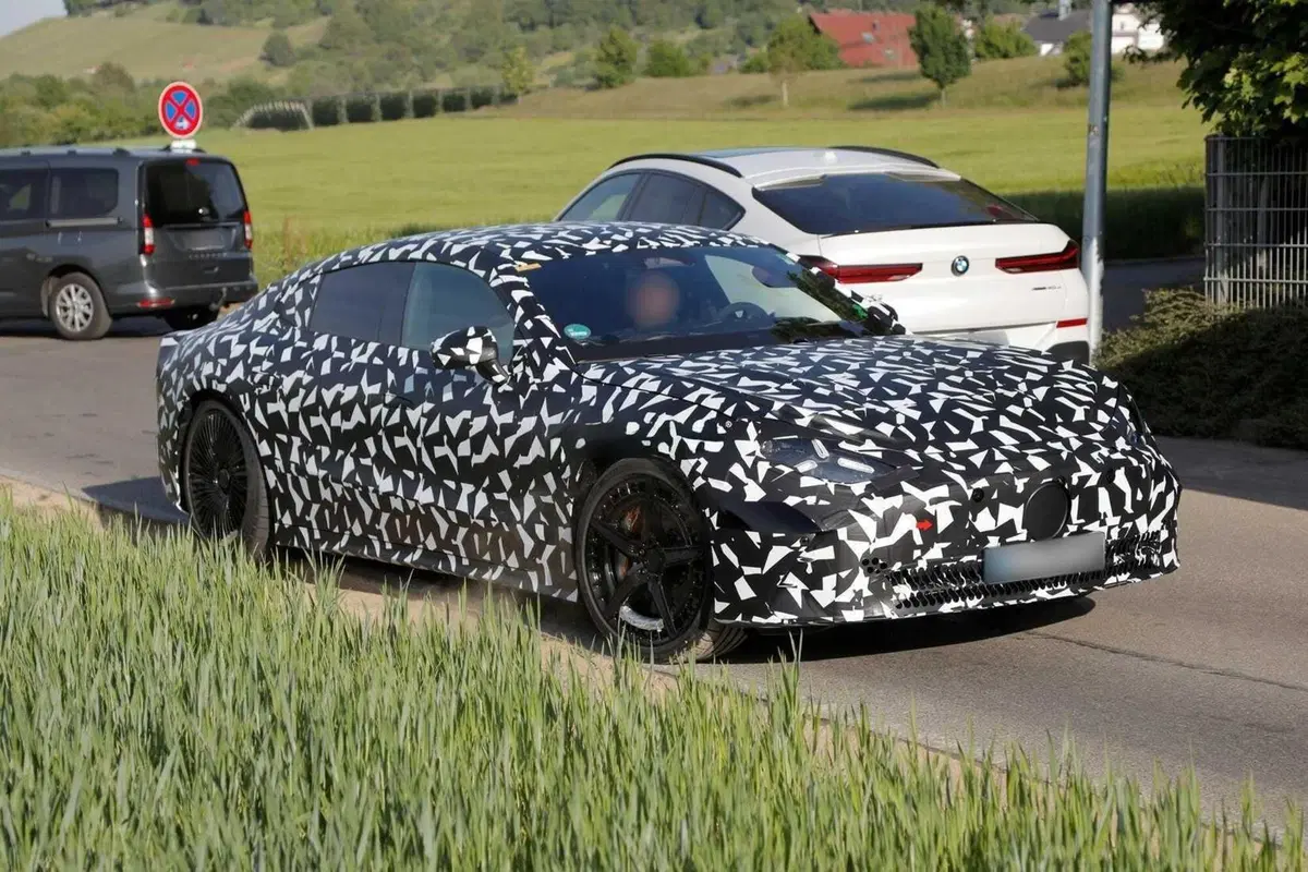 Mercedes-AMG GT elettrica 2026: potenza da hypercar, efficienza da compatta (3)