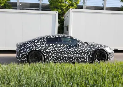 Mercedes-AMG GT elettrica 2026: potenza da hypercar, efficienza da compatta