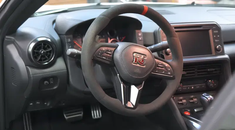 Volante Nissan GT-R
