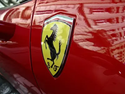 Perch&eacute; il titolo di Ferrari in Borsa sta calando a picco?