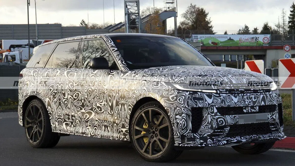 Range Rover Sport SV 2027: il V8 sopravvive ma con un prezzo… (7)