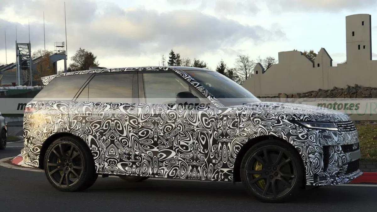 Range Rover Sport SV 2027: il V8 sopravvive ma con un prezzo… (10)