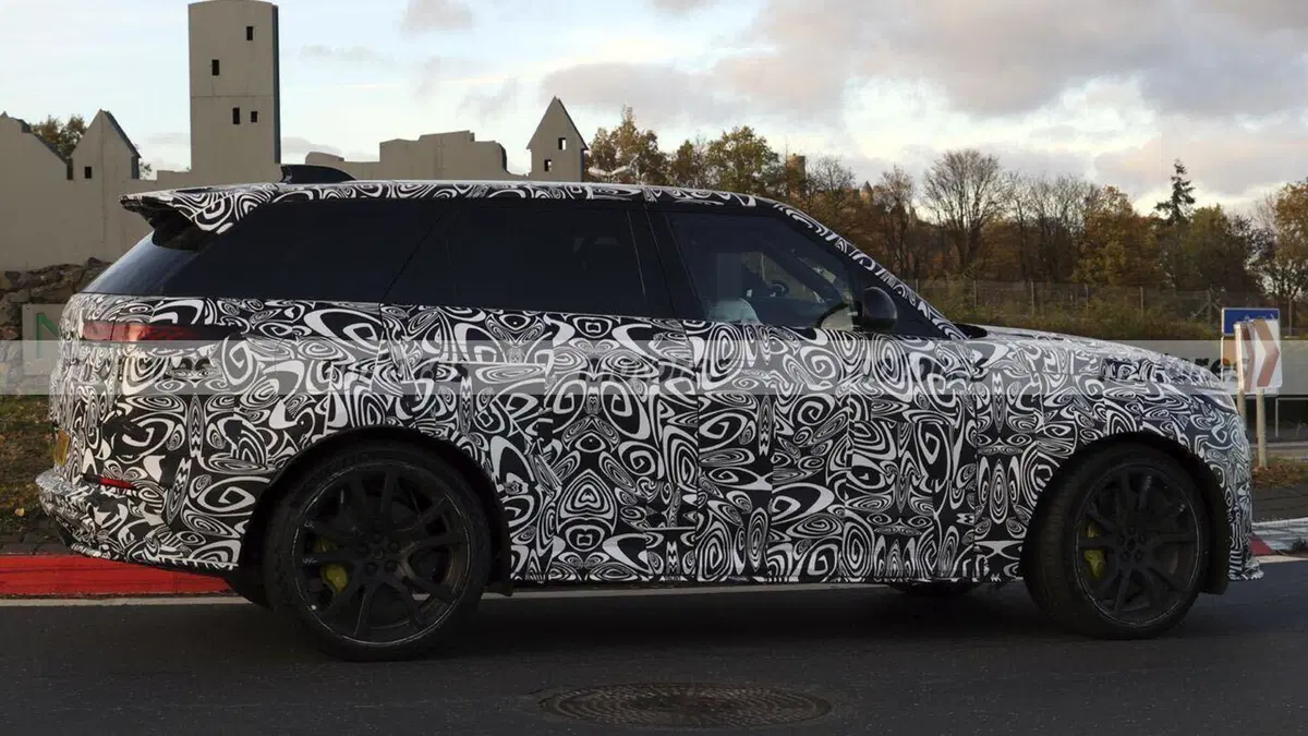 Range Rover Sport SV 2027: il V8 sopravvive ma con un prezzo… (12)