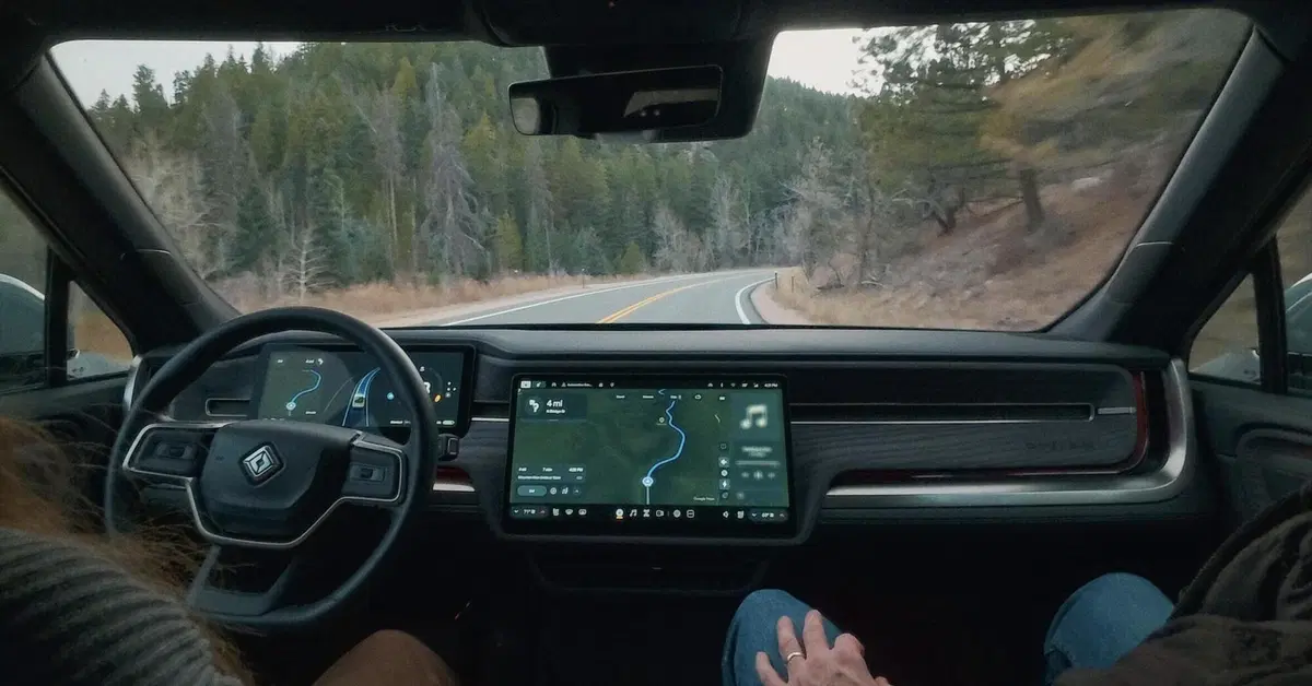 Rivian svela il suo chip e punta alla guida autonoma Level 4: ecco cosa cambia per il futuro EV