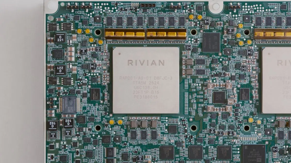 Rivian svela il suo chip e punta alla guida autonoma Level 4: ecco cosa cambia per il futuro EV (5)
