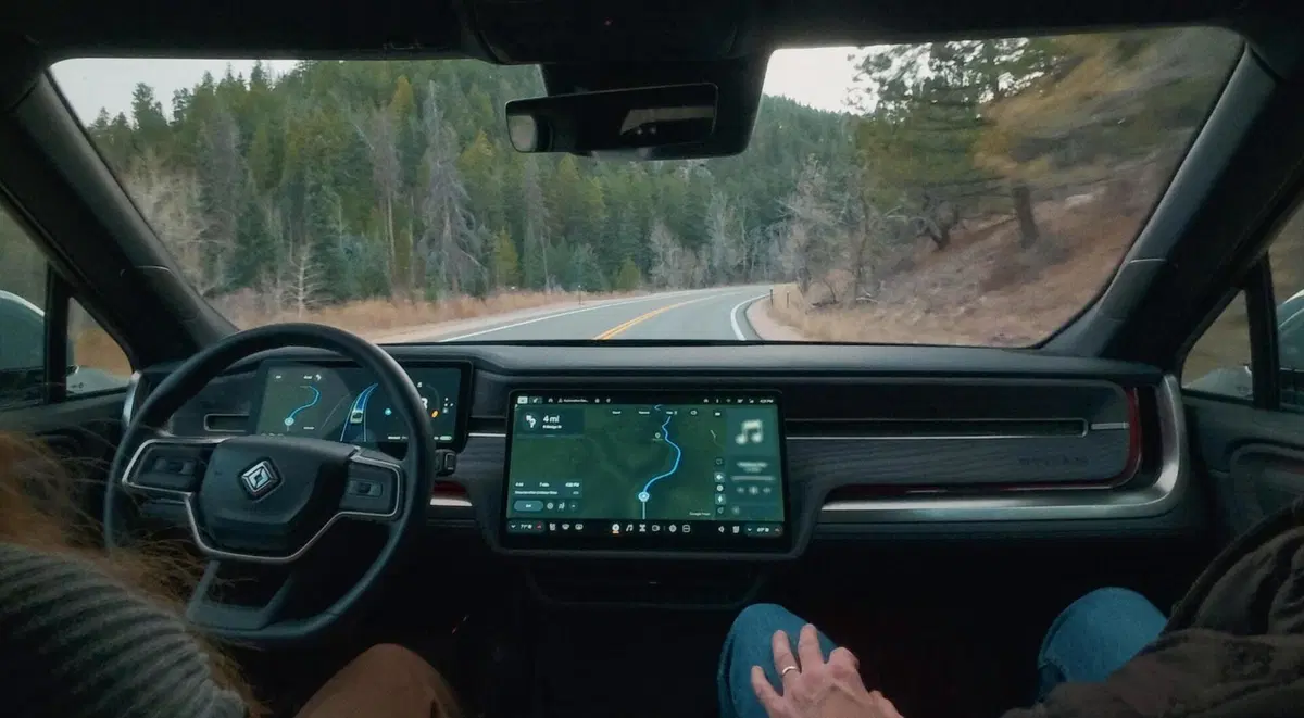 Rivian svela il suo chip e punta alla guida autonoma Level 4: ecco cosa cambia per il futuro EV (7)