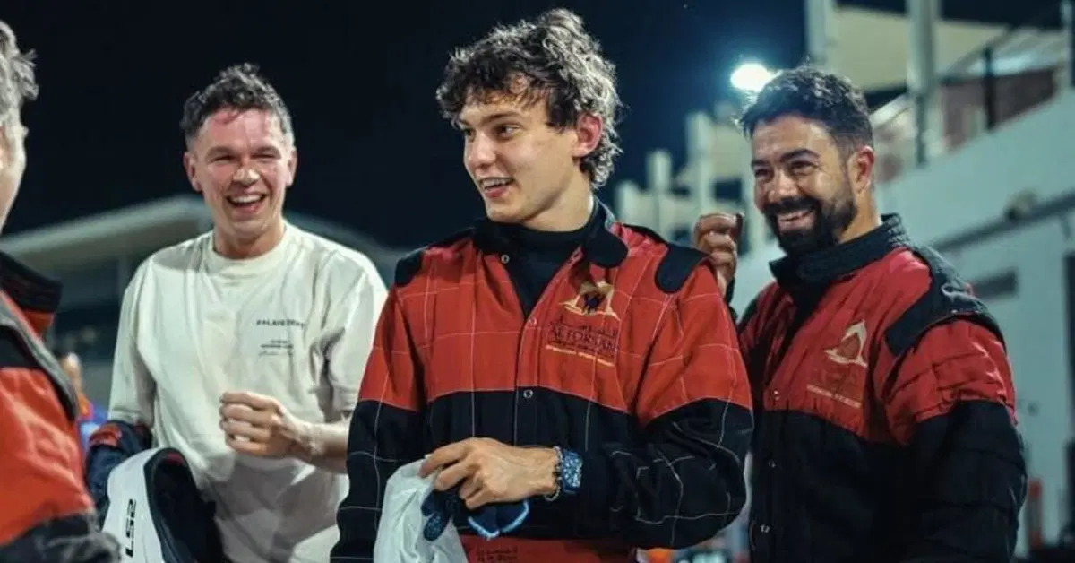 F1. Antonelli in incognito come Verstappen: sorprende tutti e batte Albon sul bagnato ma non Hadjar
