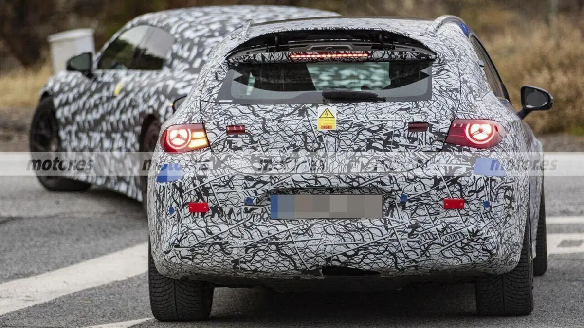 Mercedes-AMG CLA Shooting Brake 2027: i test invernali svelano la futura wagon sportiva di Stoccarda (3)