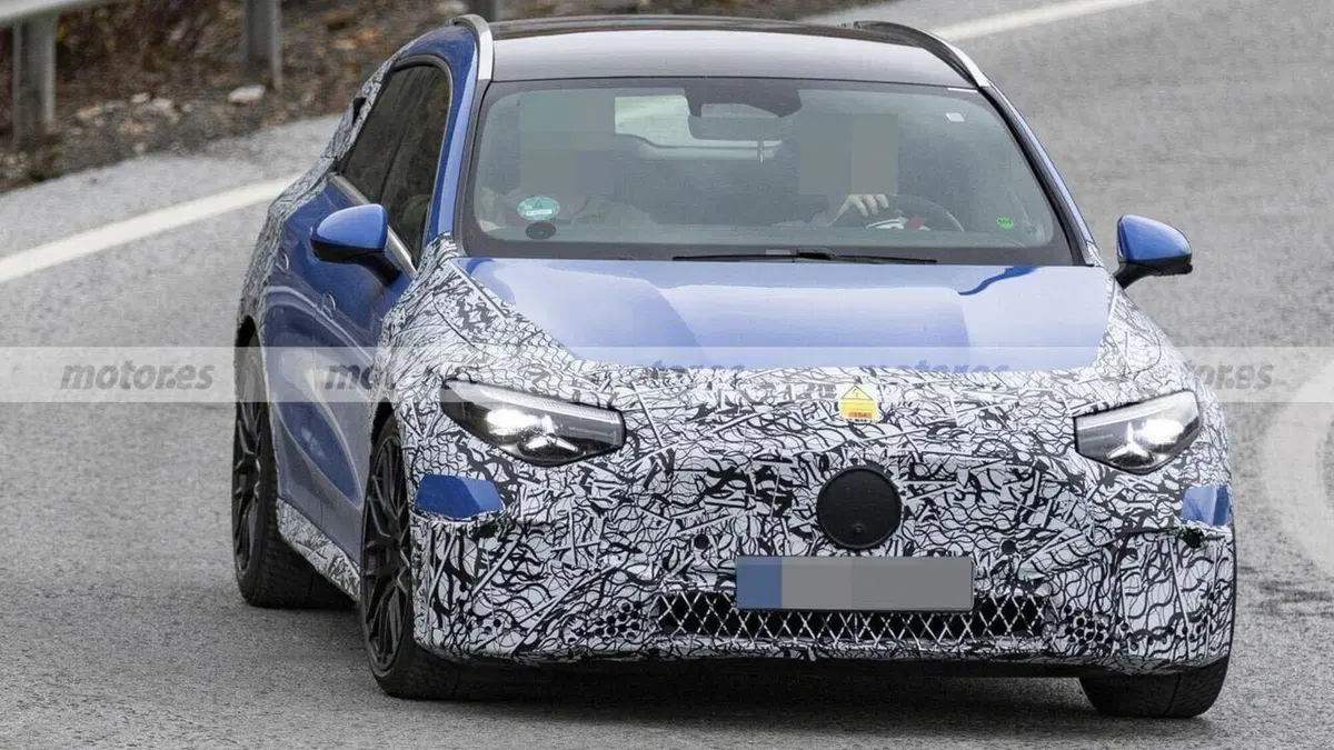 Mercedes-AMG CLA Shooting Brake 2027: i test invernali svelano la futura wagon sportiva di Stoccarda (6)