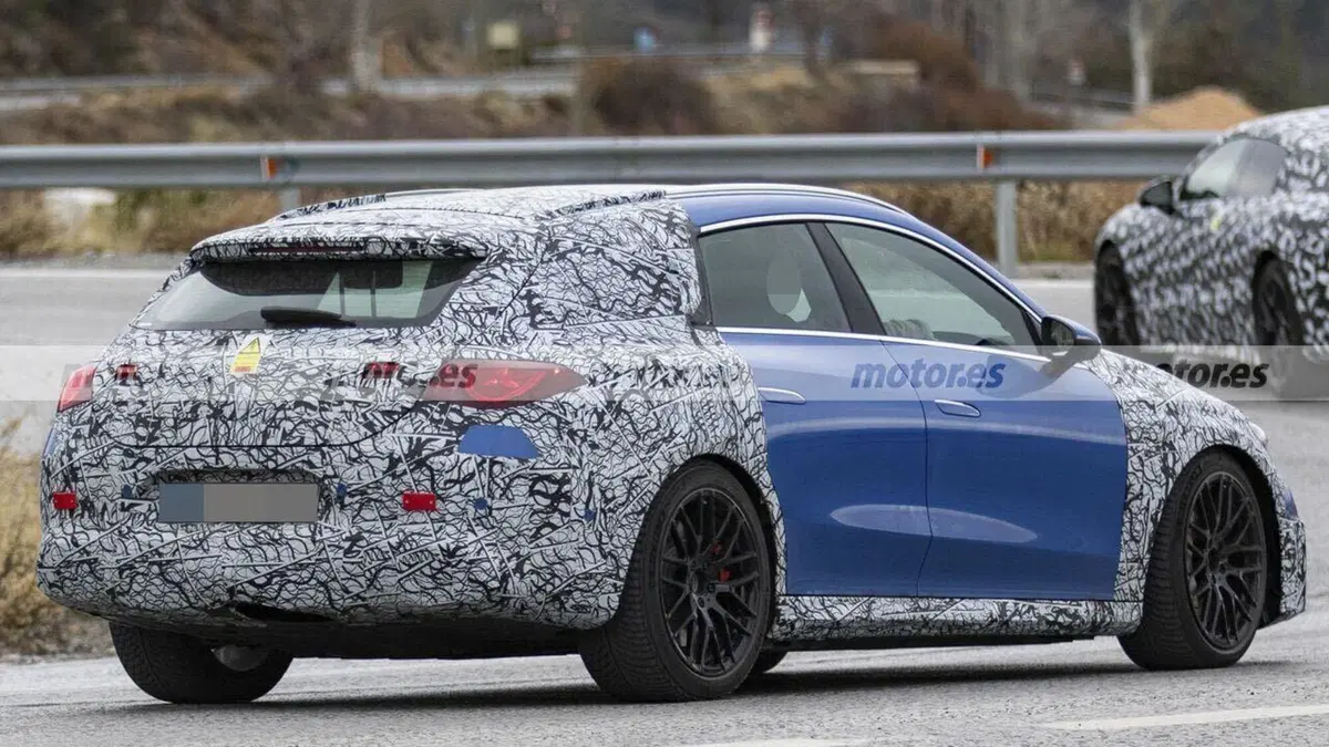 Mercedes-AMG CLA Shooting Brake 2027: i test invernali svelano la futura wagon sportiva di Stoccarda (12)